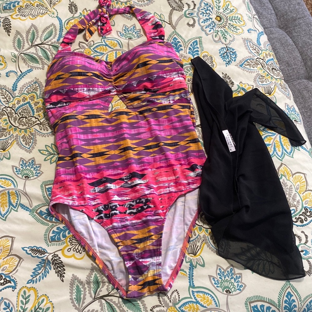 🏝️☀️🌊🌴Swimsuits for All halter/tummy control one piece with free black sarong